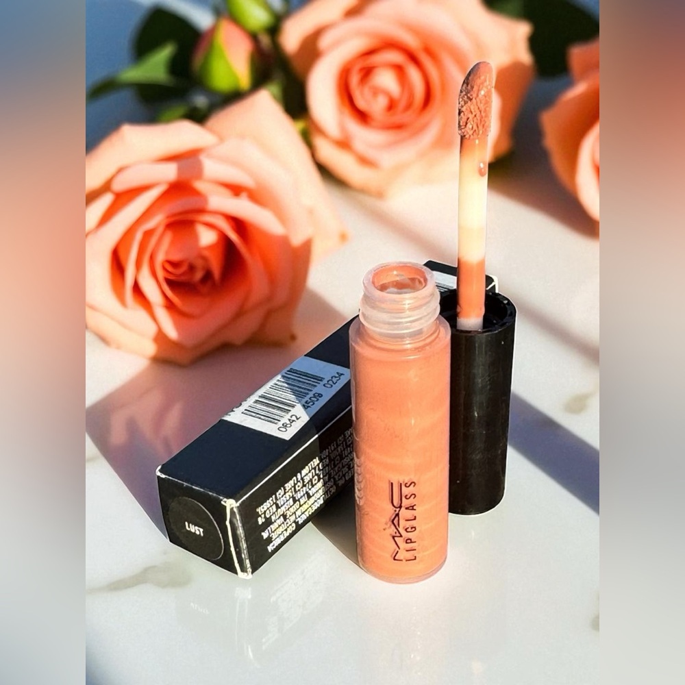 MAC LUST LIPGLASS. NEW IN BOX. - Picture 6 of 14